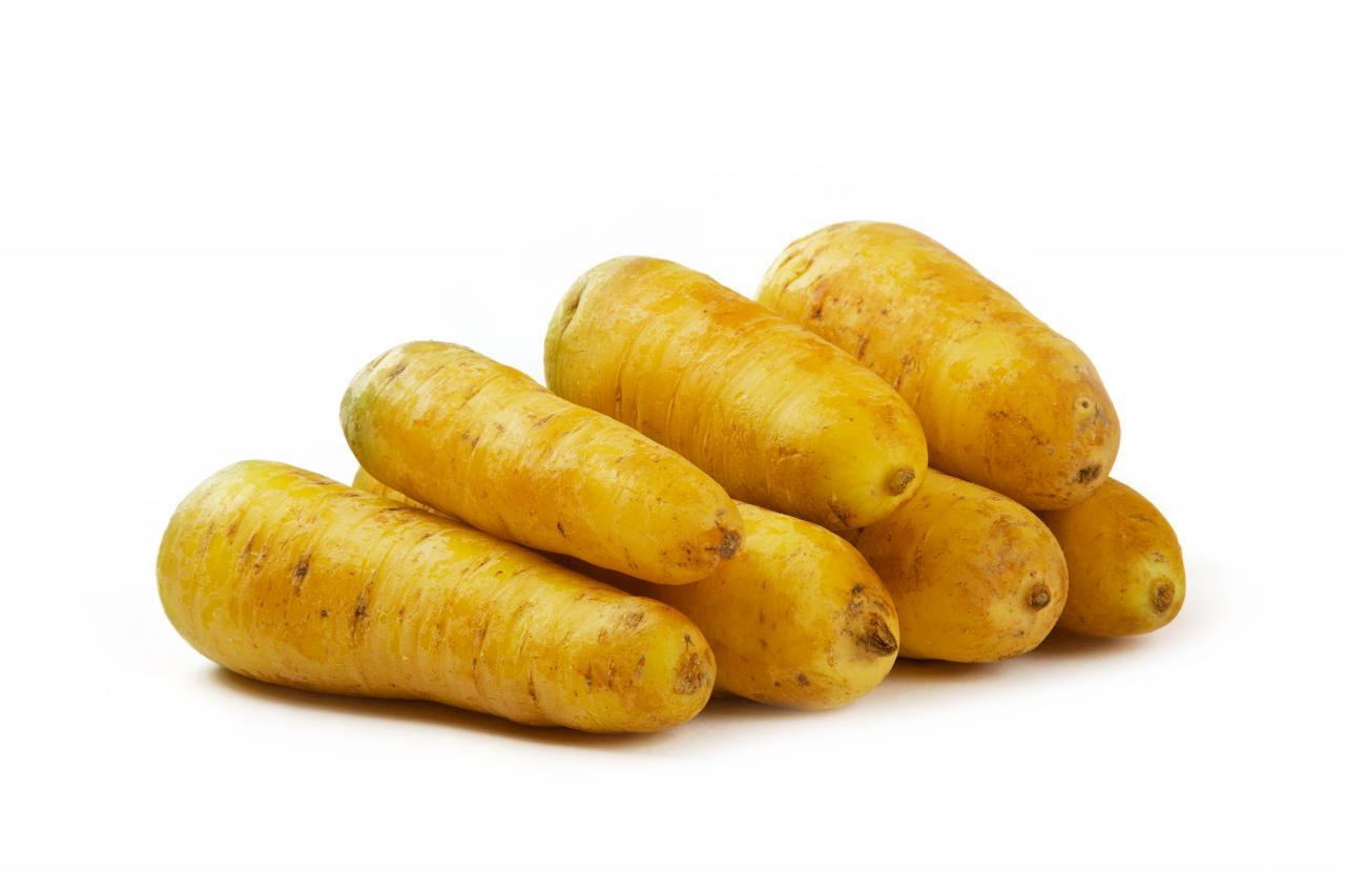 Морковка желтая